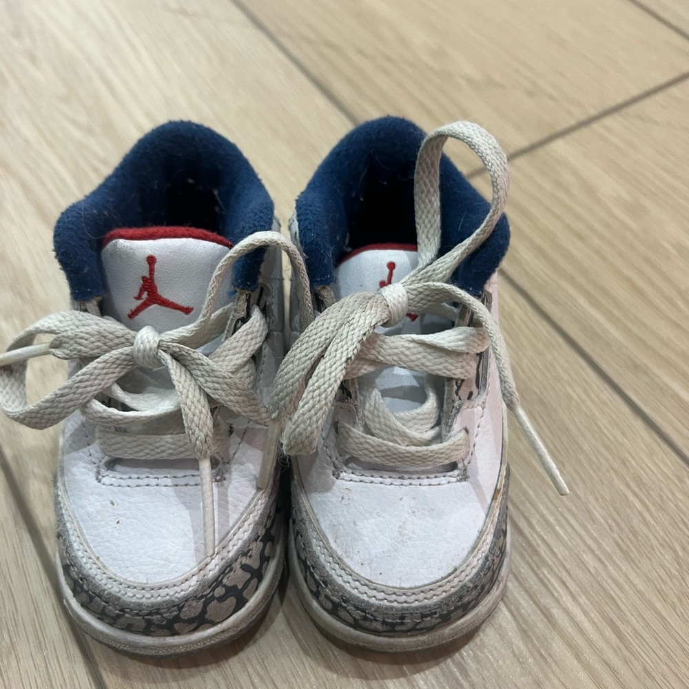 Jordan Kids Sneakers in White and Navy